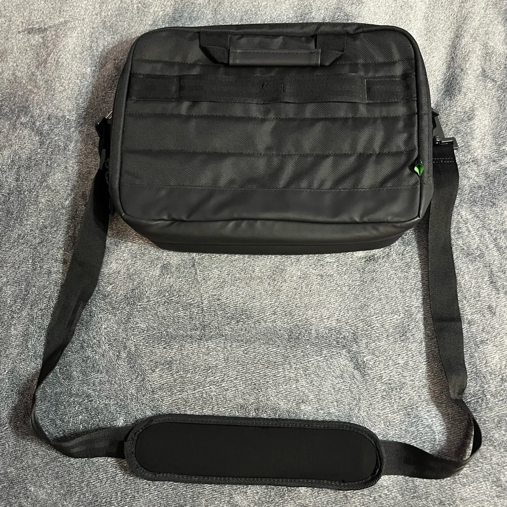 Dell 14” Laptop Carry Bag w/Keyed Laptop Lock - Black